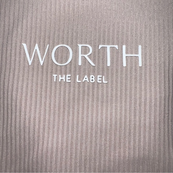Worth The Label Rouched Side Tee - Picture 6 of 7